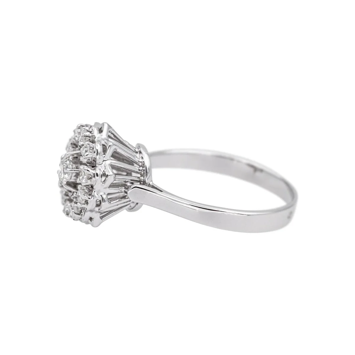 Bague Marguerite en or blanc et diamants - Image 4