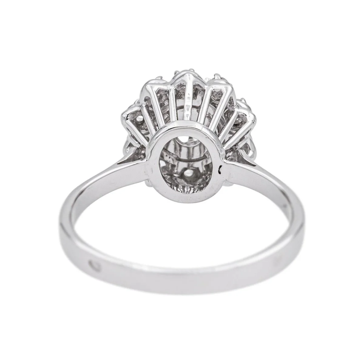 Bague Marguerite en or blanc et diamants - Image 5