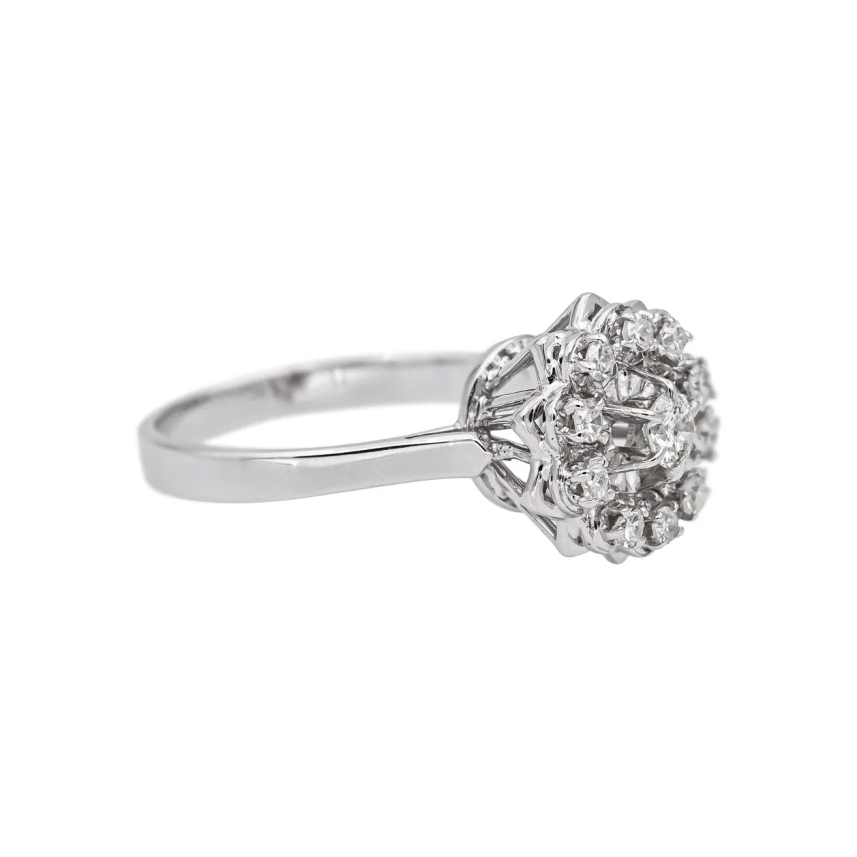 Bague Marguerite en or blanc et diamants - Image 6