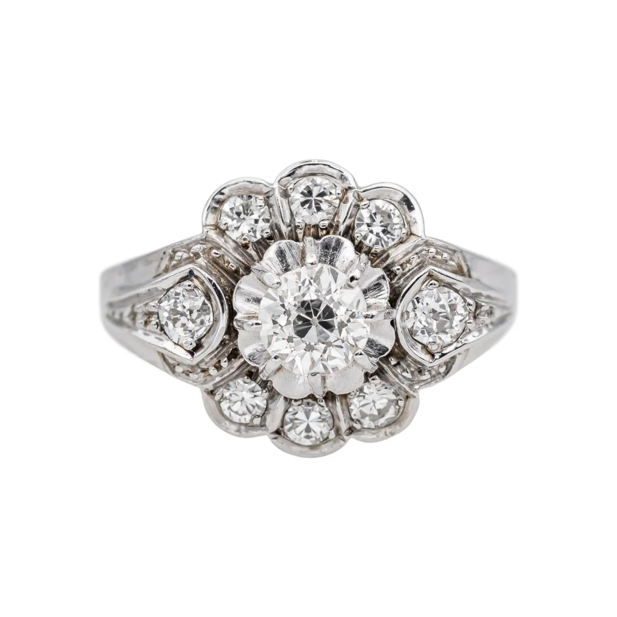 Bague Marguerite en or blanc, platine et diamants