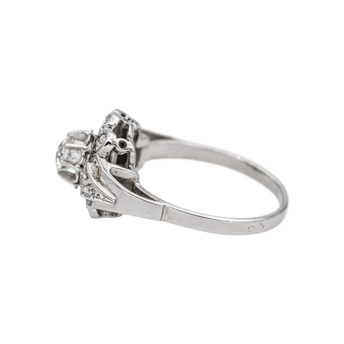 Bague Marguerite en or blanc, platine et diamants - Image 4