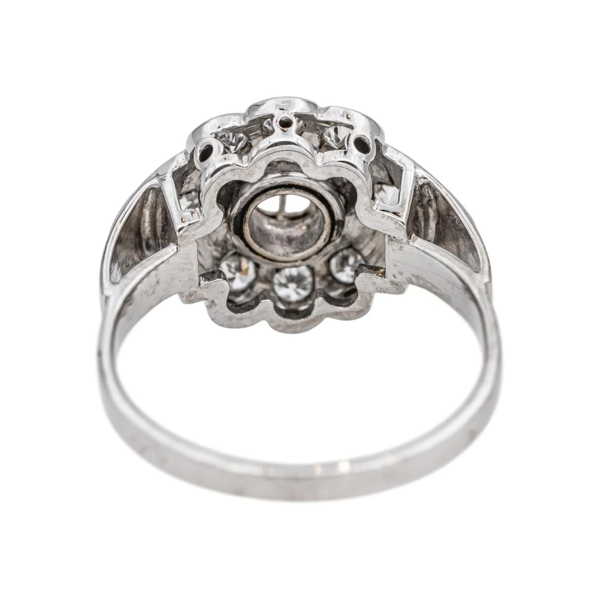 Bague Marguerite en or blanc, platine et diamants - Image 5