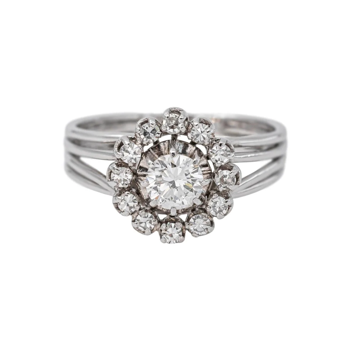 Bague Marguerite en or blanc, platine et diamants