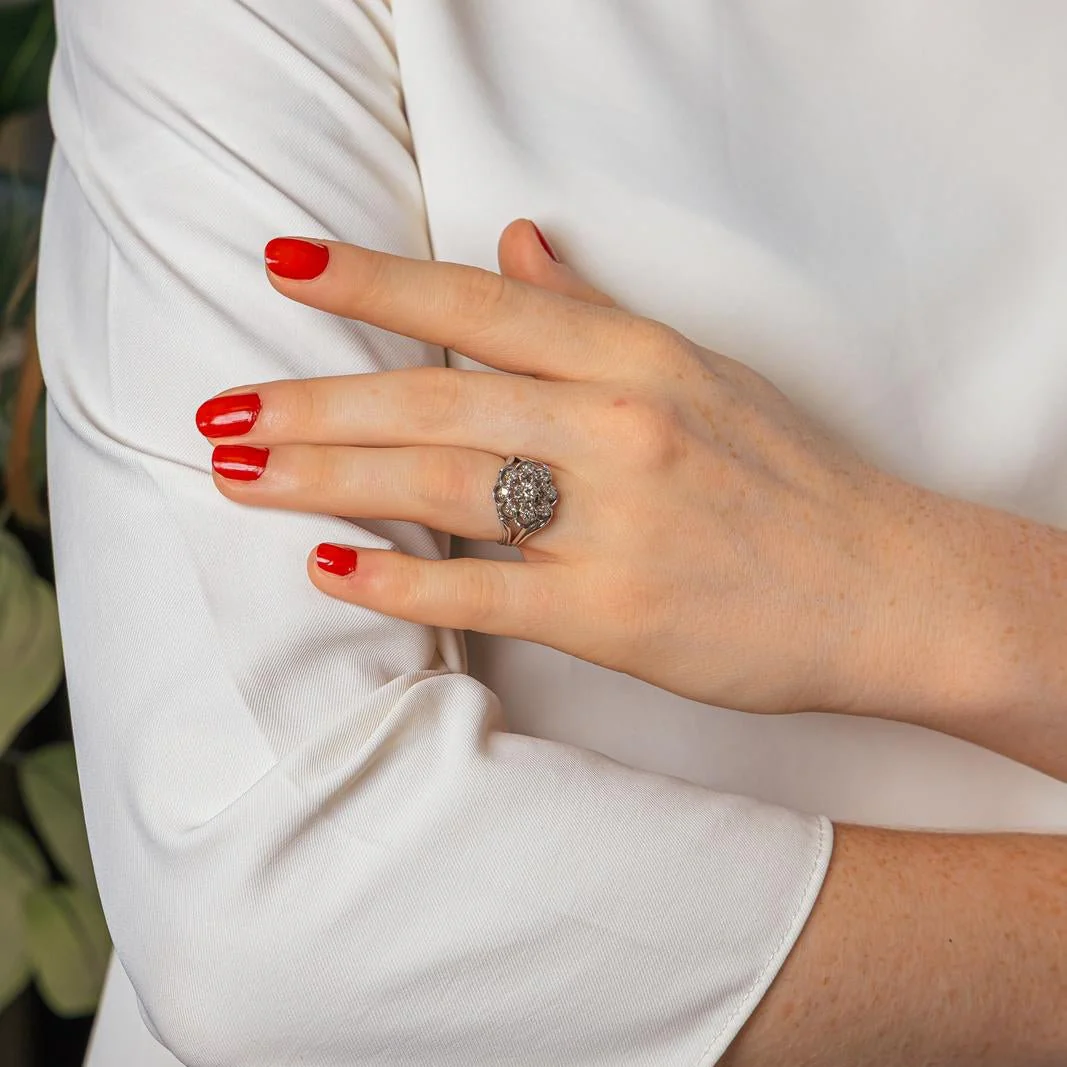 Bague Marguerite en or blanc et diamants - Image 2