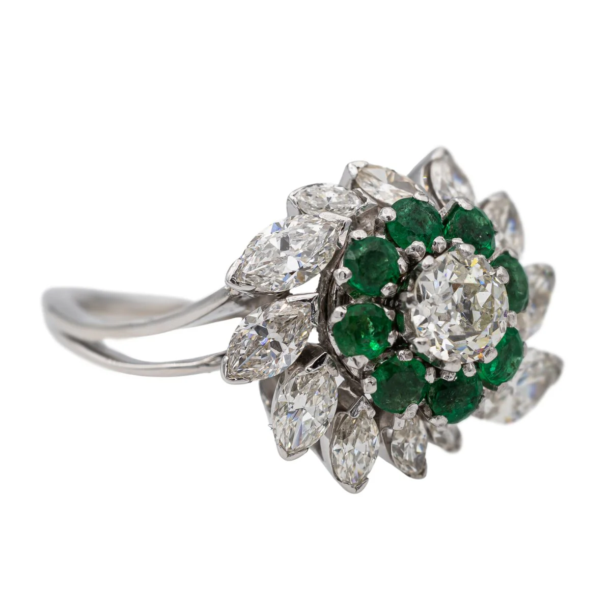 Bague Marguerite en or blanc, platine, émeraudes et diamants - Image 3