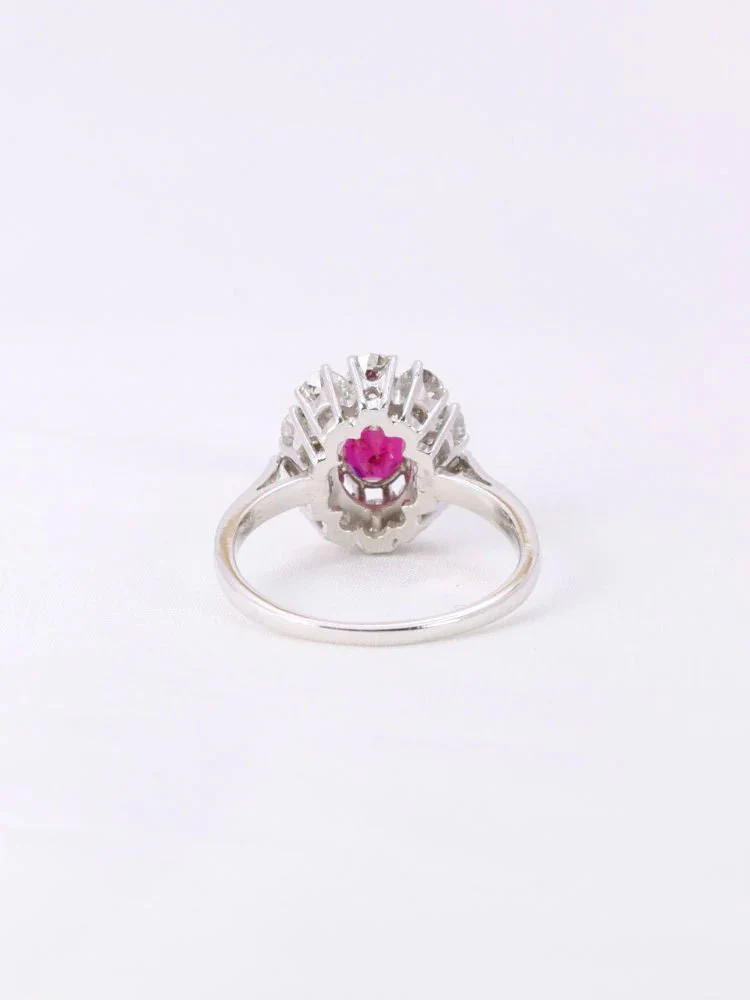 Bague Marguerite en or blanc, rubis et diamants - Image 6