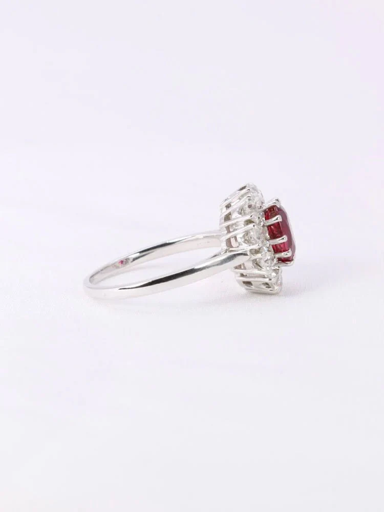 Bague Marguerite en or blanc, rubis et diamants - Image 7