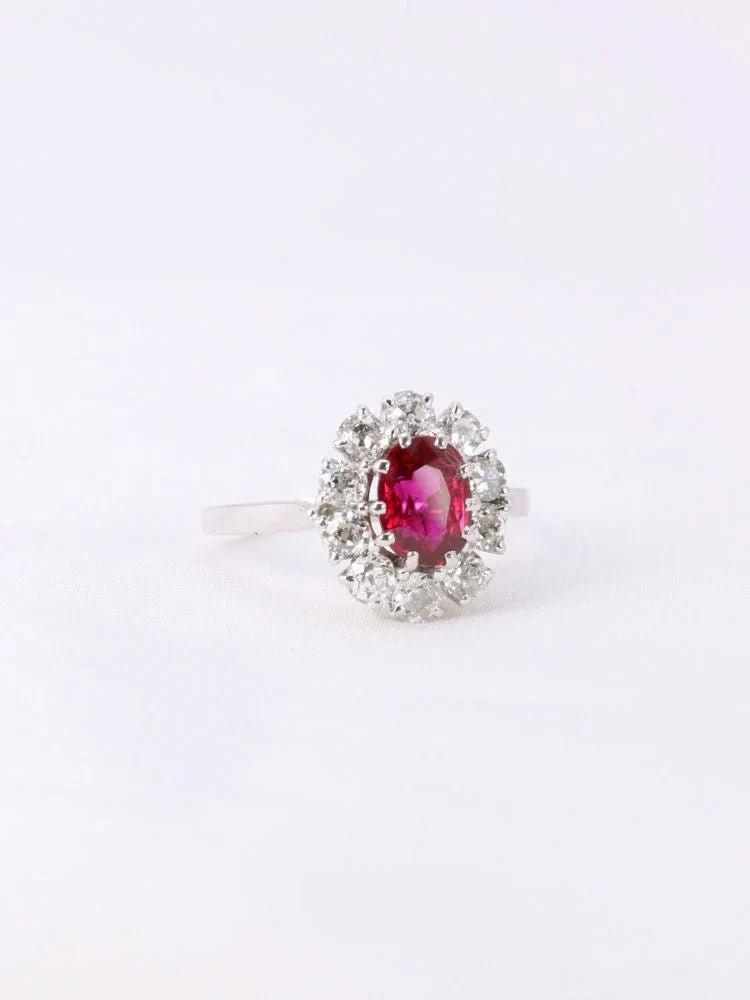Bague Marguerite en or blanc, rubis et diamants - Image 8