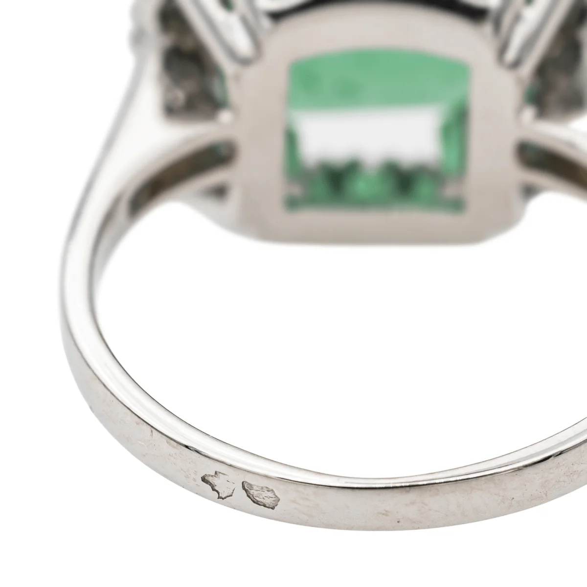 Bague Marguerite en or blanc, platine et émeraude - Image 7