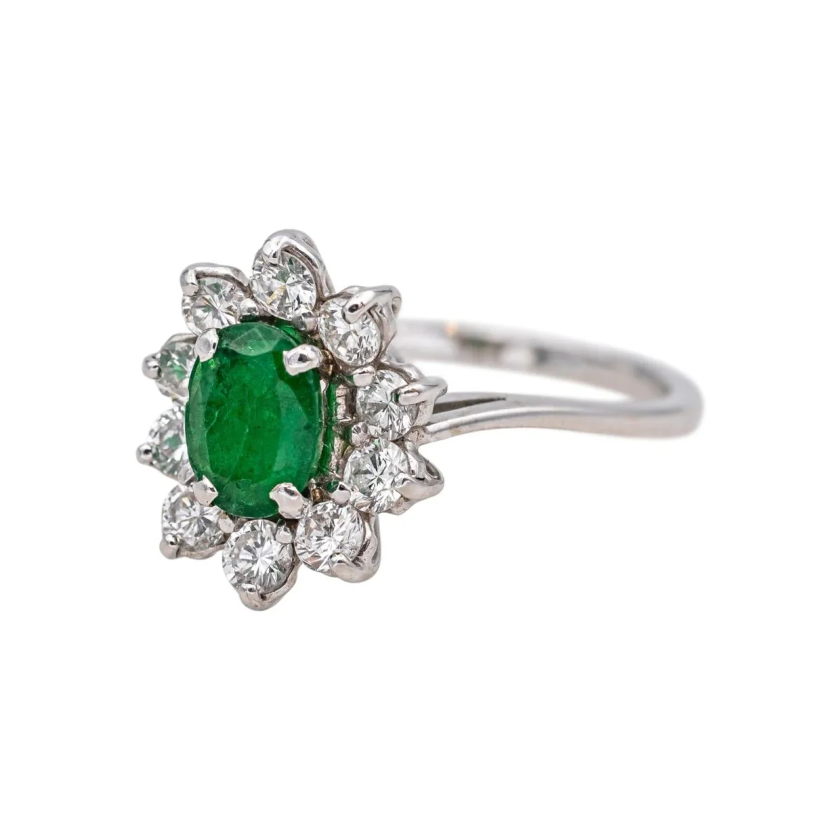 Bague Marguerite en or blanc, émeraude et diamants - Image 3