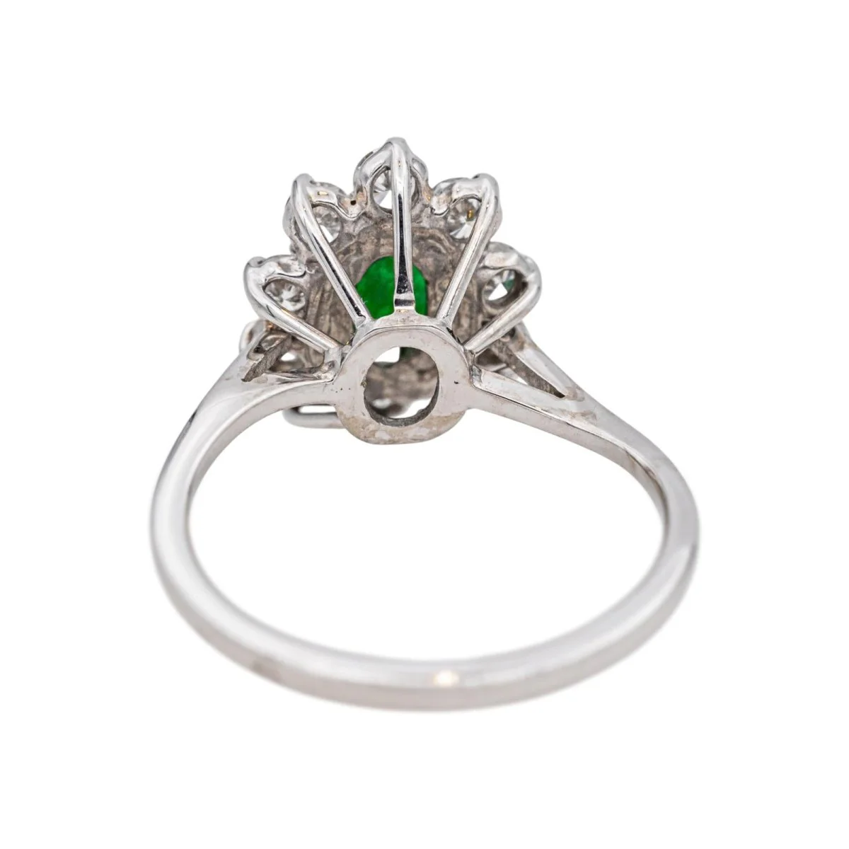 Bague Marguerite en or blanc, émeraude et diamants - Image 5