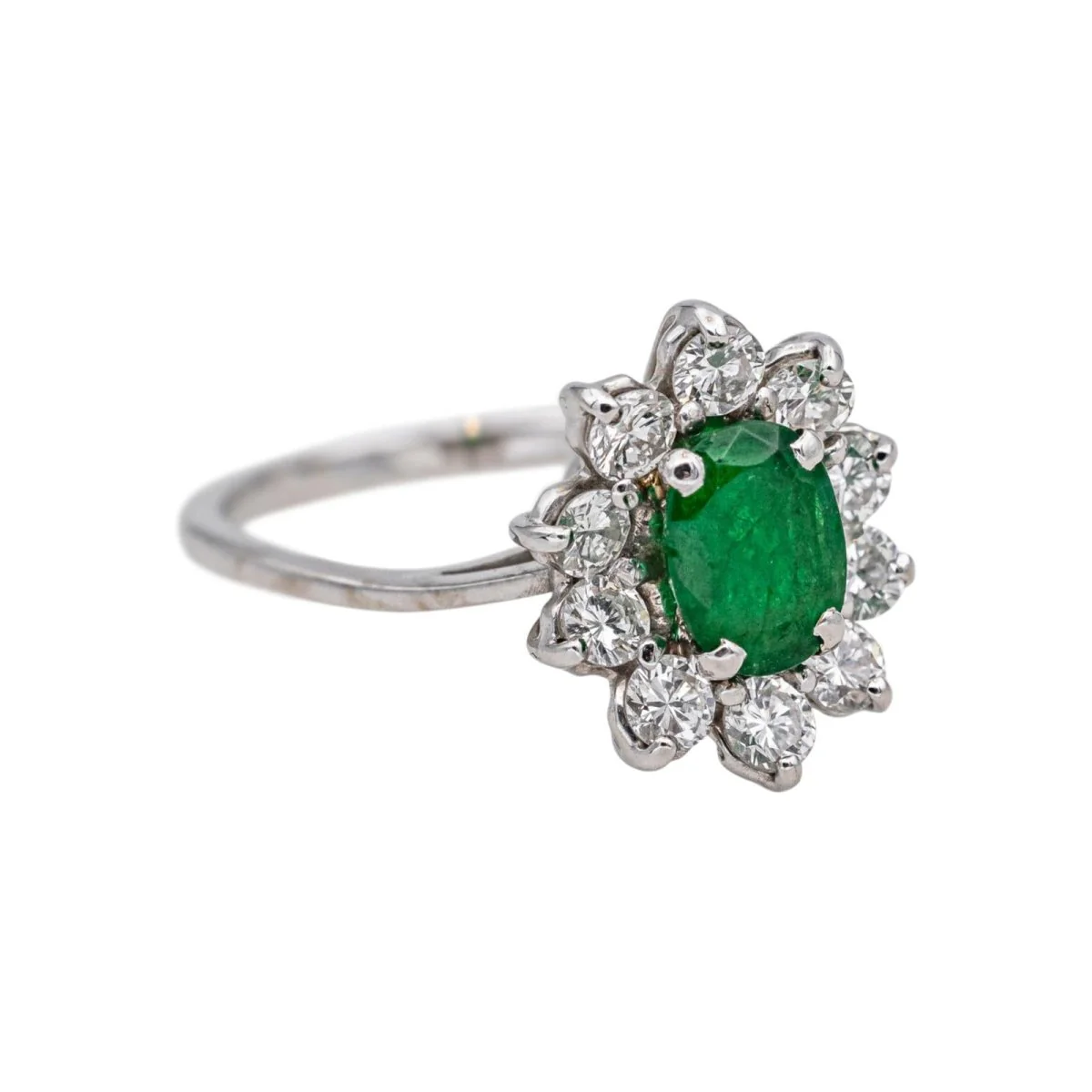 Bague Marguerite en or blanc, émeraude et diamants - Image 6