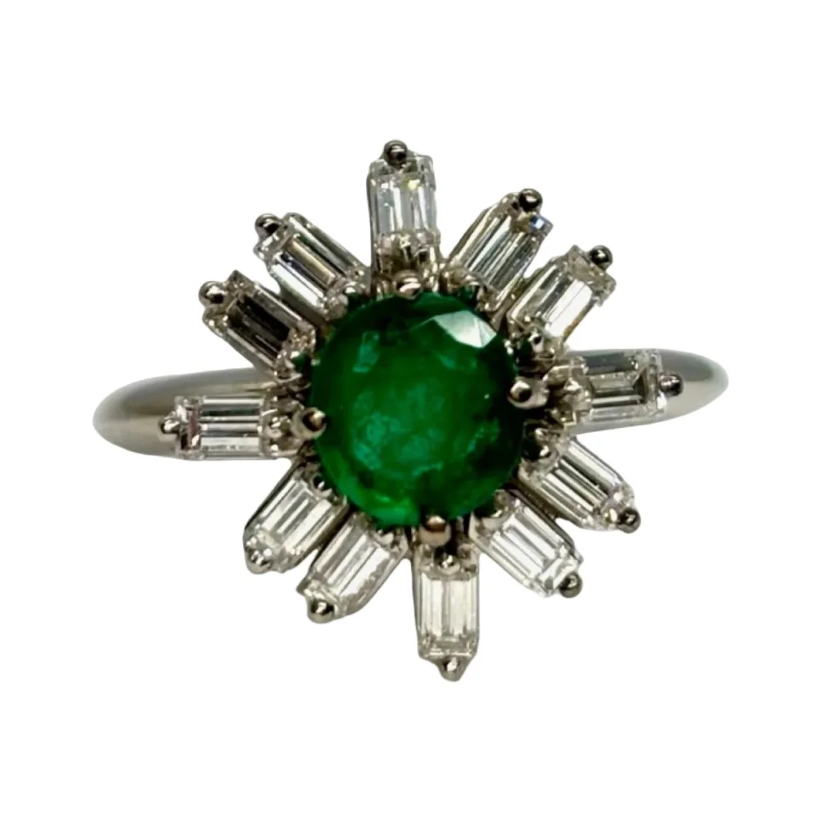 Bague Marguerite or blanc, émeraude et diamants