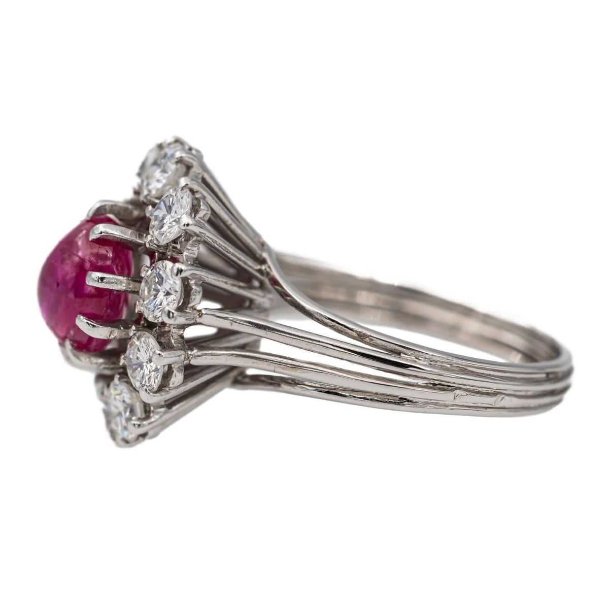 Bague Marguerite en or blanc, rubis et diamants - Image 4
