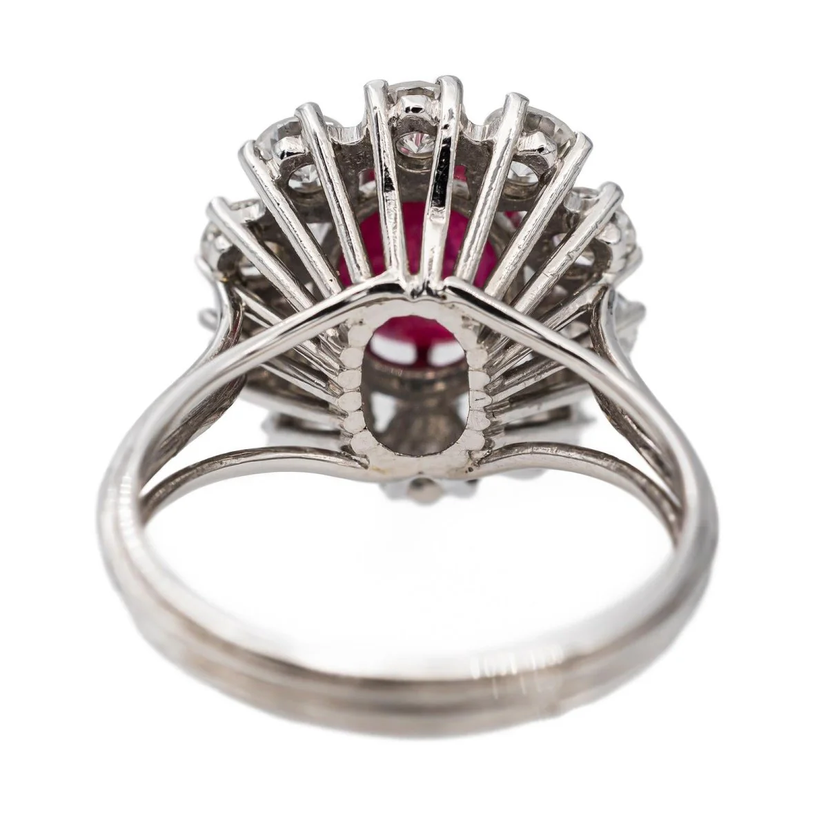 Bague Marguerite en or blanc, rubis et diamants - Image 5