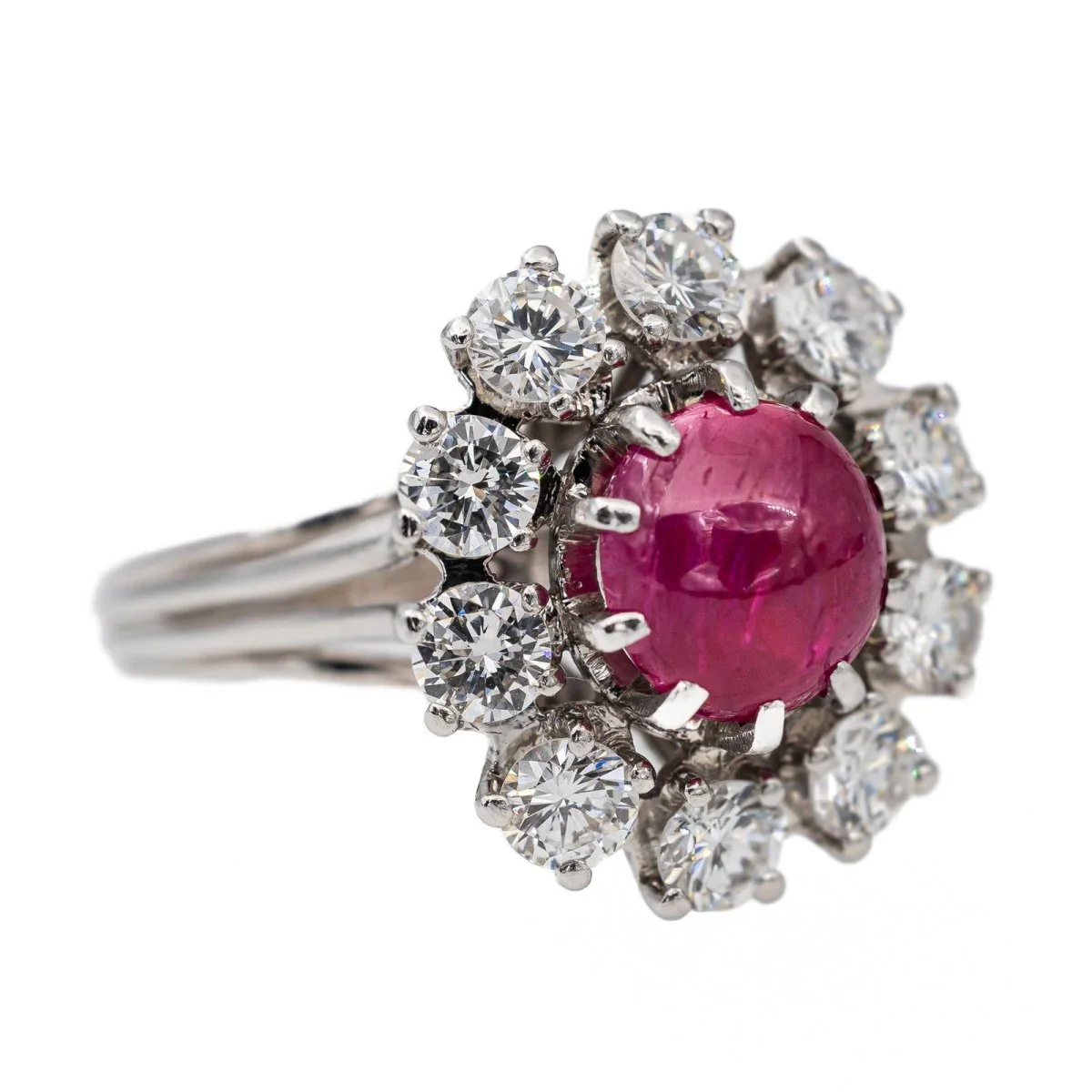 Bague Marguerite en or blanc, rubis et diamants - Image 7