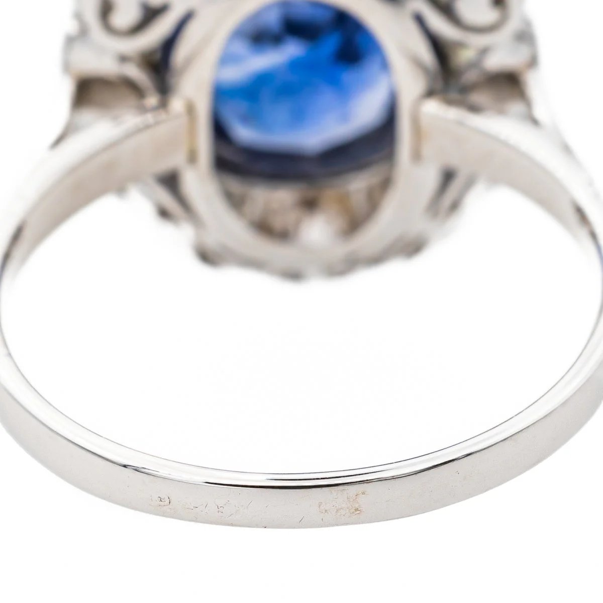 Bague Marguerite en or blanc, saphir et diamants - Image 7