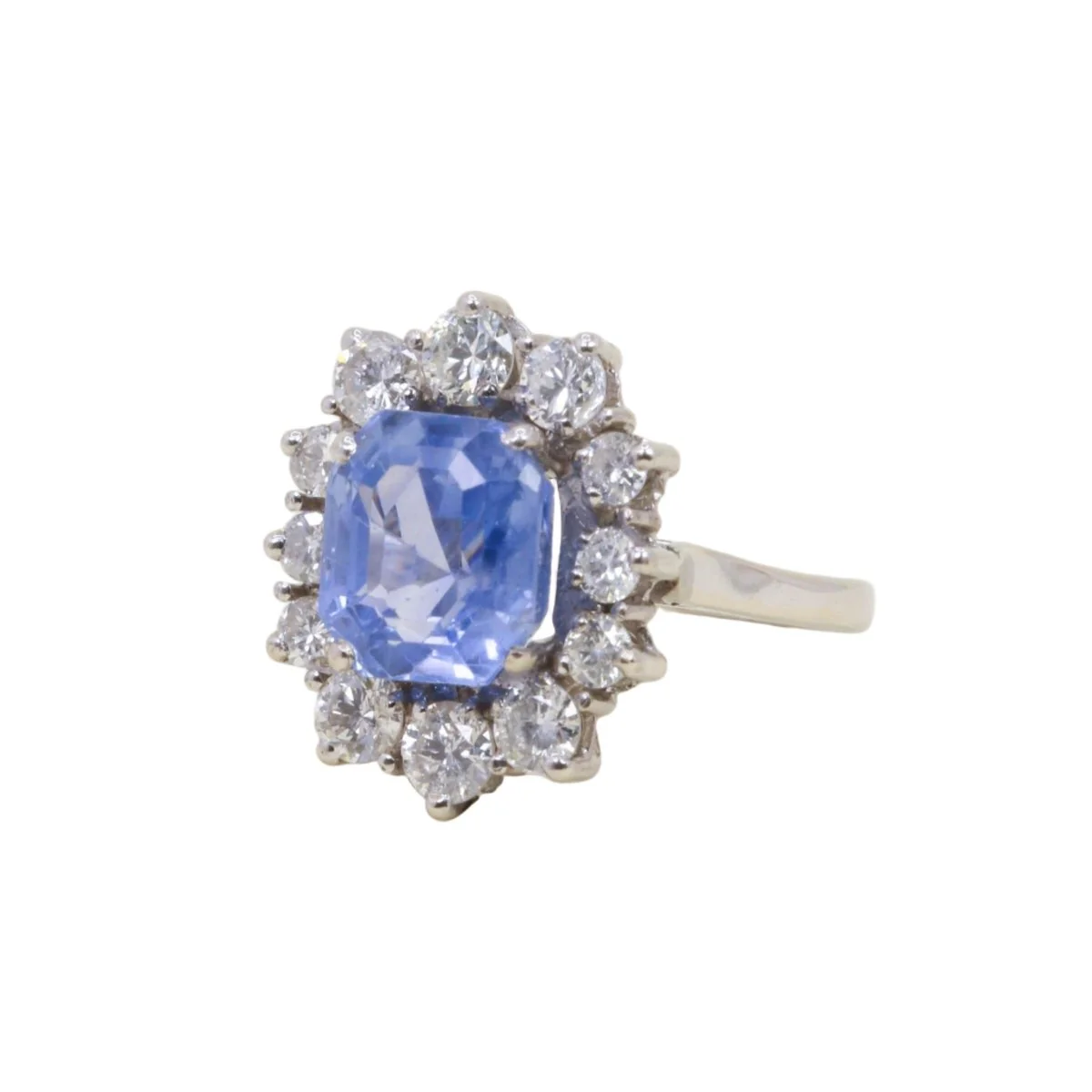 Bague Marguerite en or blanc, saphir et diamants - Image 3