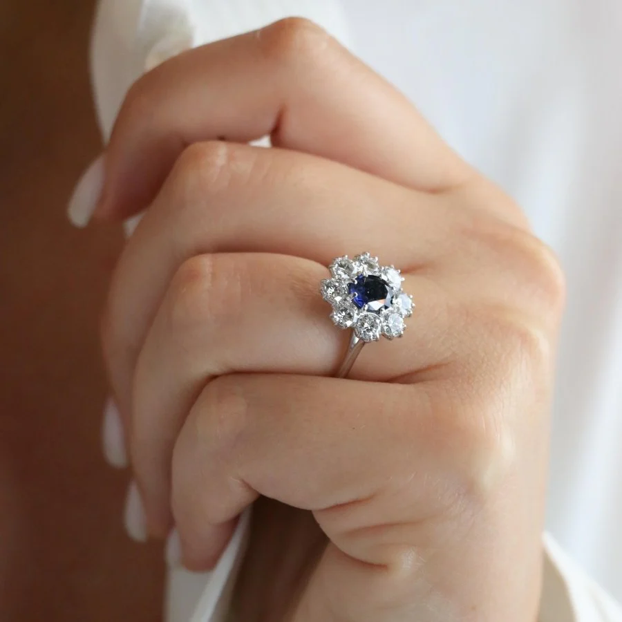 Bague marguerite or blanc saphir ovale diamants - Image 8