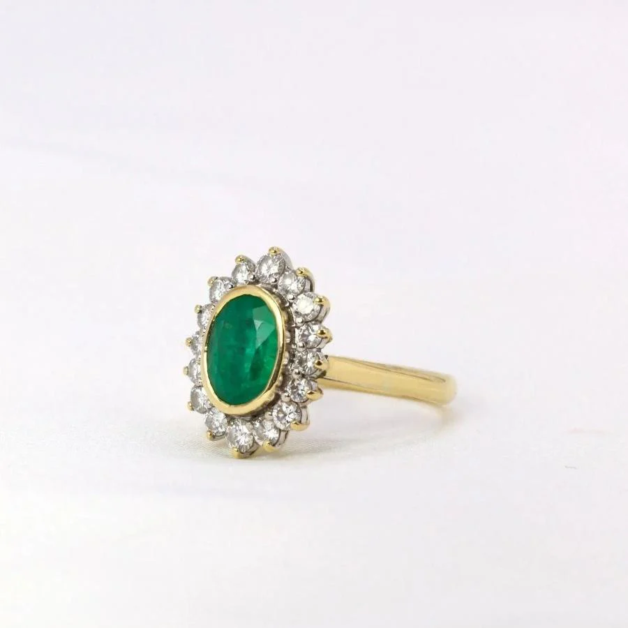 Bague Marguerite en or, émeraude et diamants - Image 3