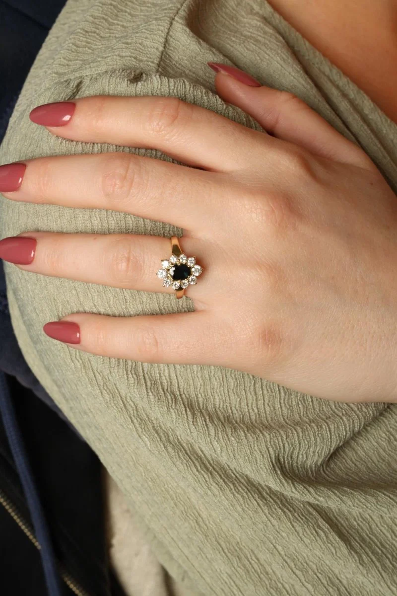 Bague Marguerite en or jaune et saphir - Image 2