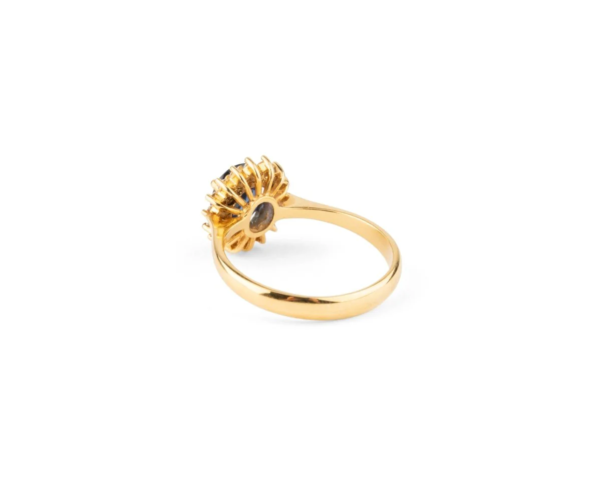 Bague Marguerite en or jaune, saphir et diamants - Image 3