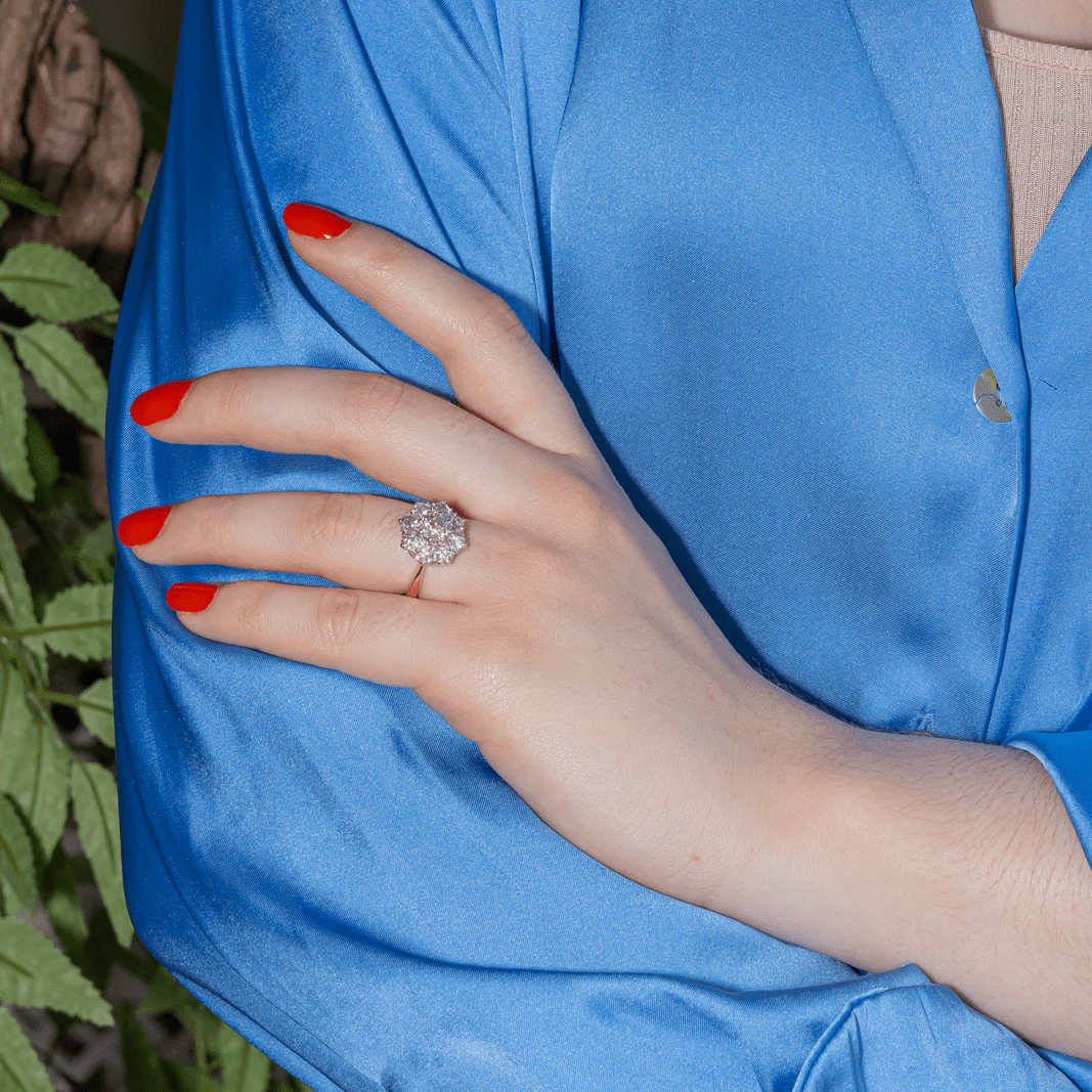 Bague Marguerite en or rose, platine et diamants - Image 2