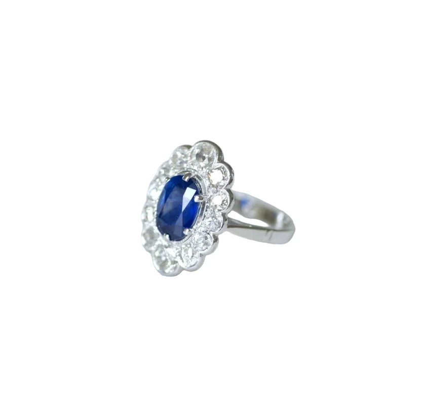 Bague Marguerite en or blanc, platine, saphir et diamants - Image 3