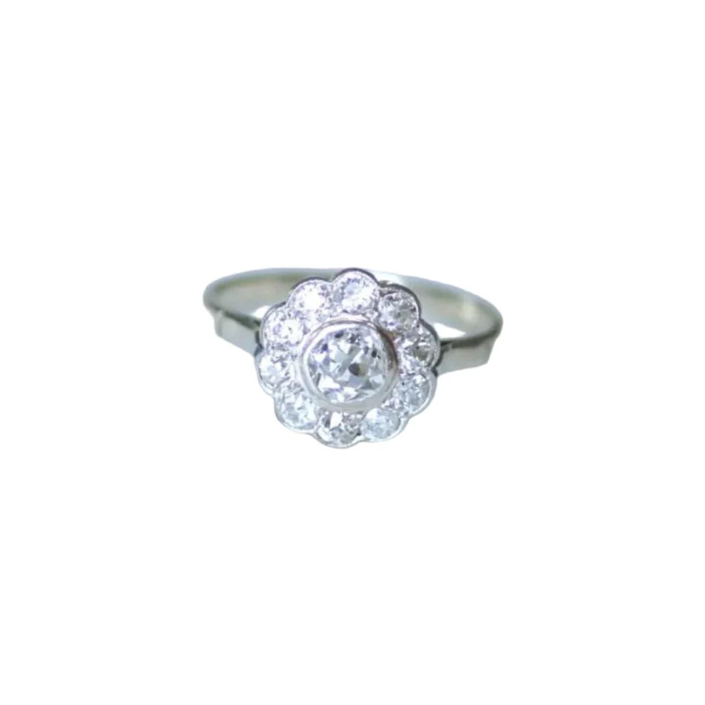 Bague Pompadour en or blanc, platine, et diamants