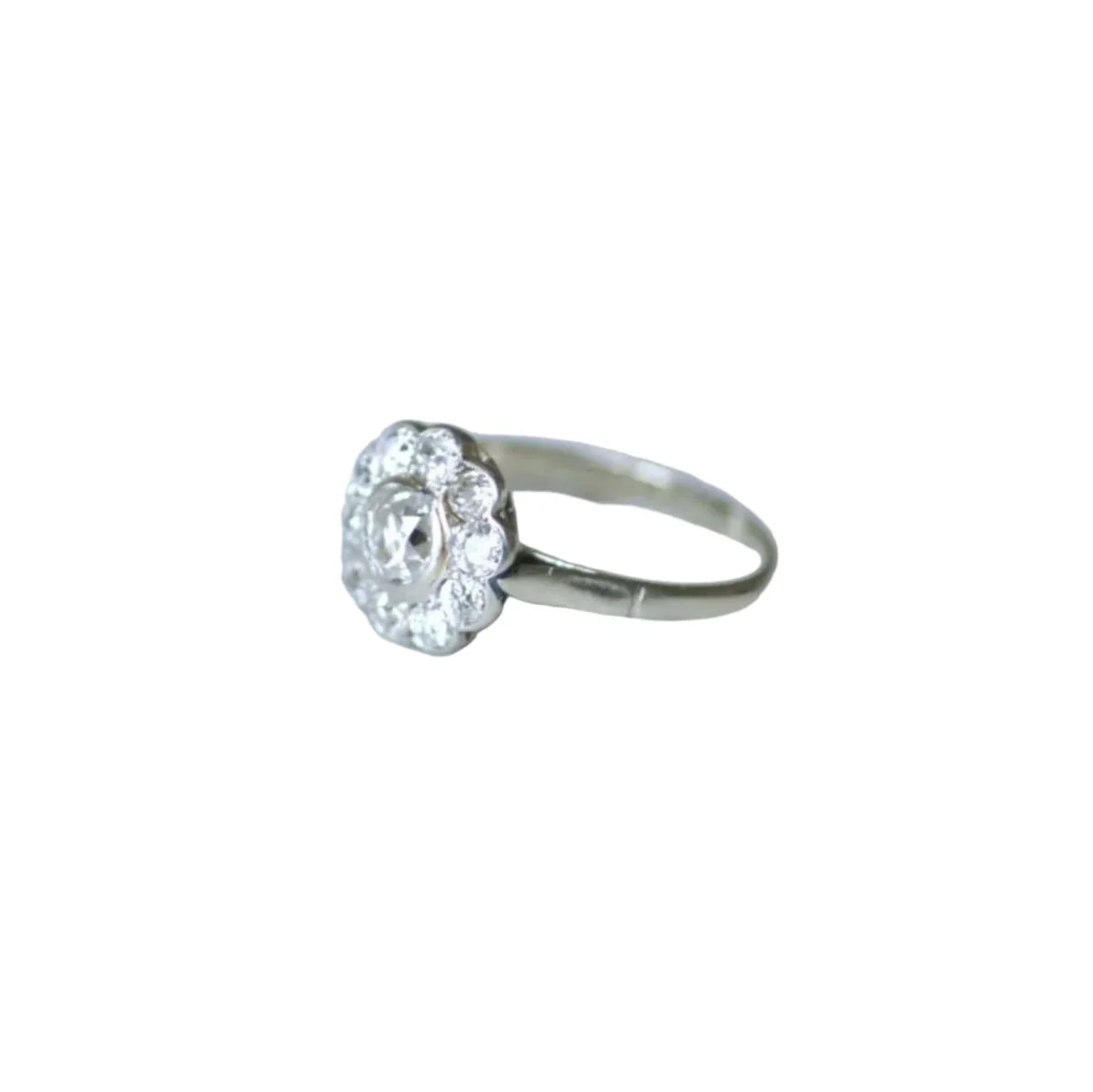 Bague Pompadour en or blanc, platine, et diamants - Image 3