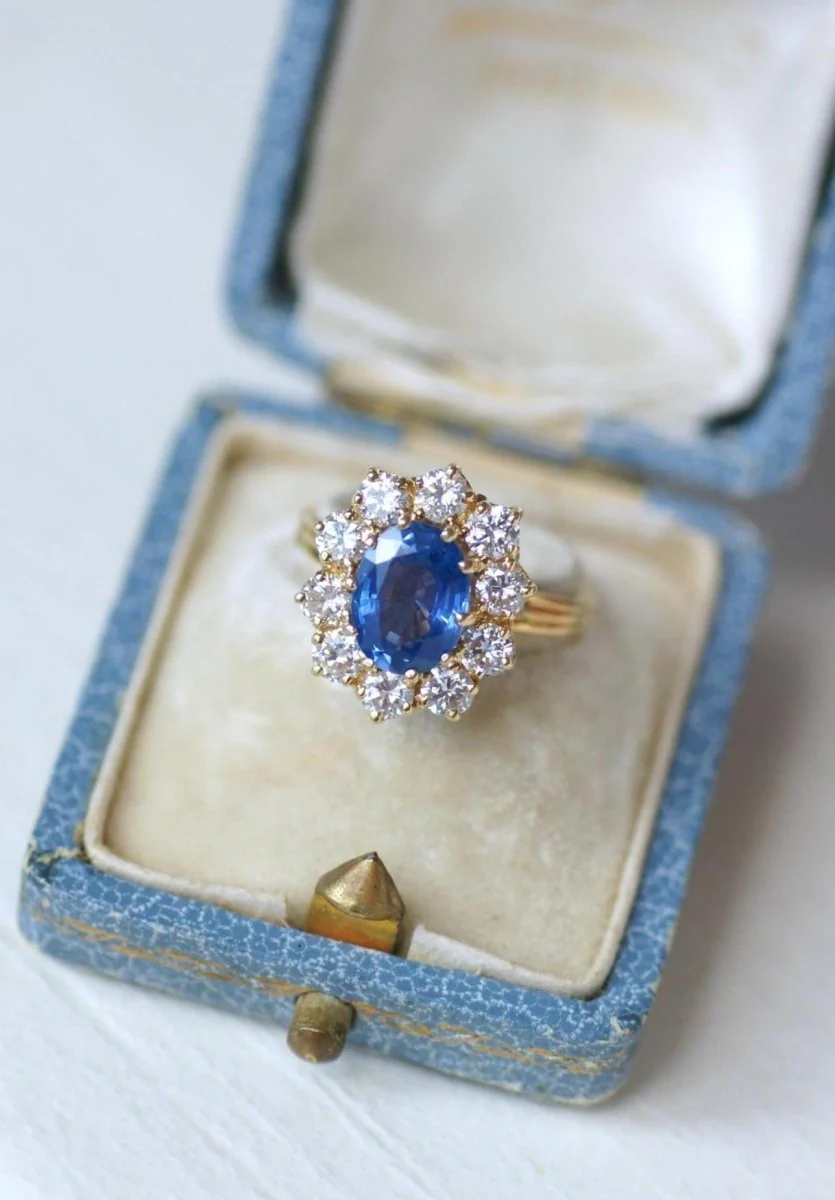 Bague Marguerite Saphir Ceylan 1.70 Cts et Diamants sur Or jaune
