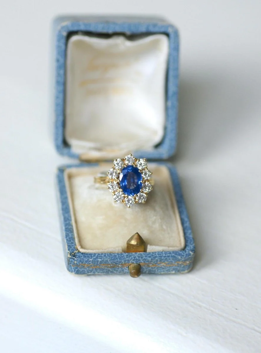 Bague Marguerite Saphir Ceylan 1.70 Cts et Diamants sur Or jaune - Image 11