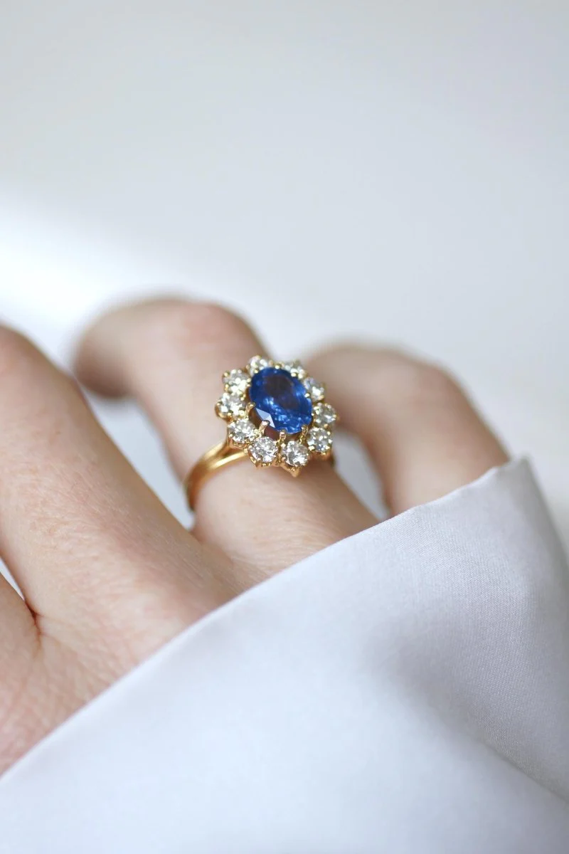 Bague Marguerite Saphir Ceylan 1.70 Cts et Diamants sur Or jaune - Image 3
