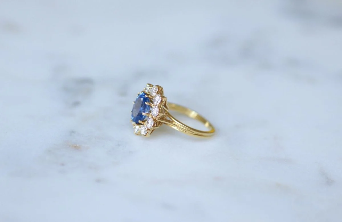 Bague Marguerite Saphir Ceylan 1.70 Cts et Diamants sur Or jaune - Image 4