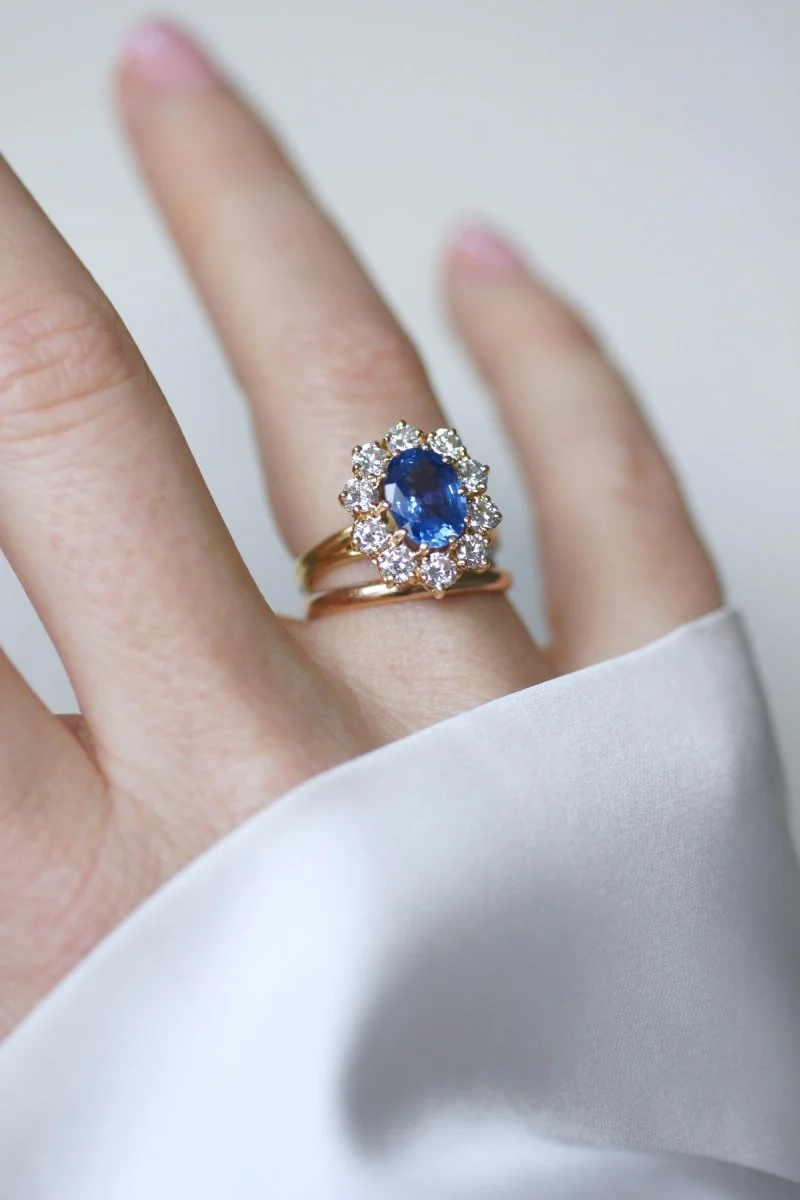 Bague Marguerite Saphir Ceylan 1.70 Cts et Diamants sur Or jaune - Image 5