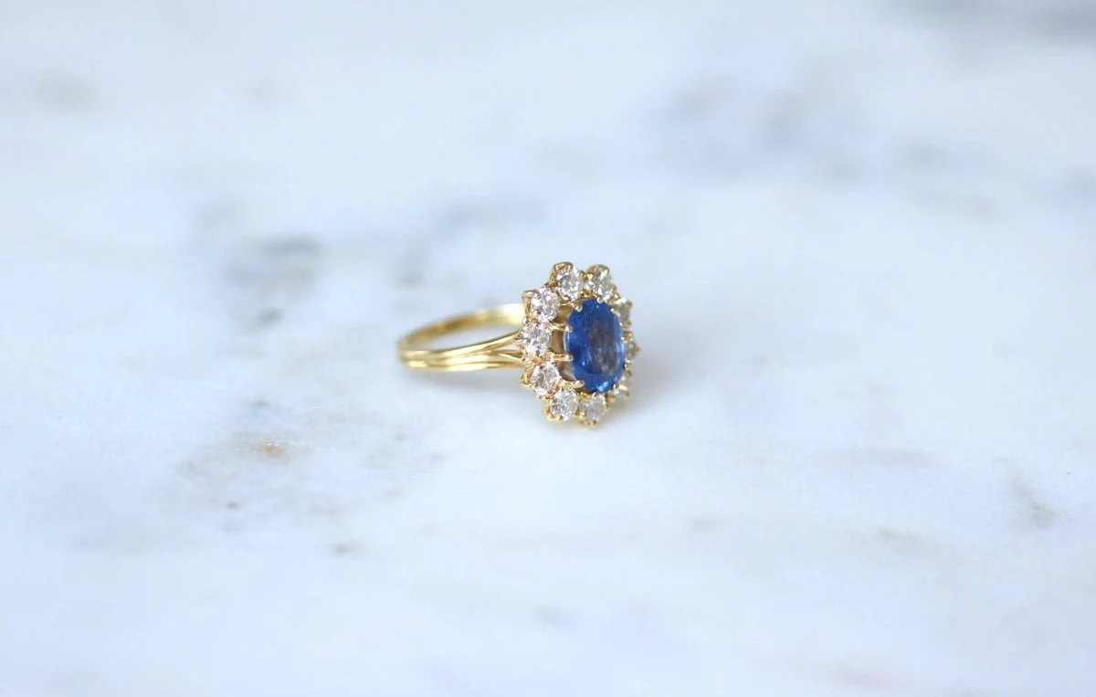 Bague Marguerite Saphir Ceylan 1.70 Cts et Diamants sur Or jaune - Image 7