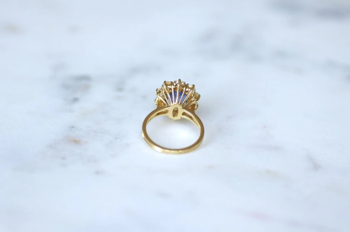 Bague Marguerite Saphir Ceylan 1.70 Cts et Diamants sur Or jaune - Image 9