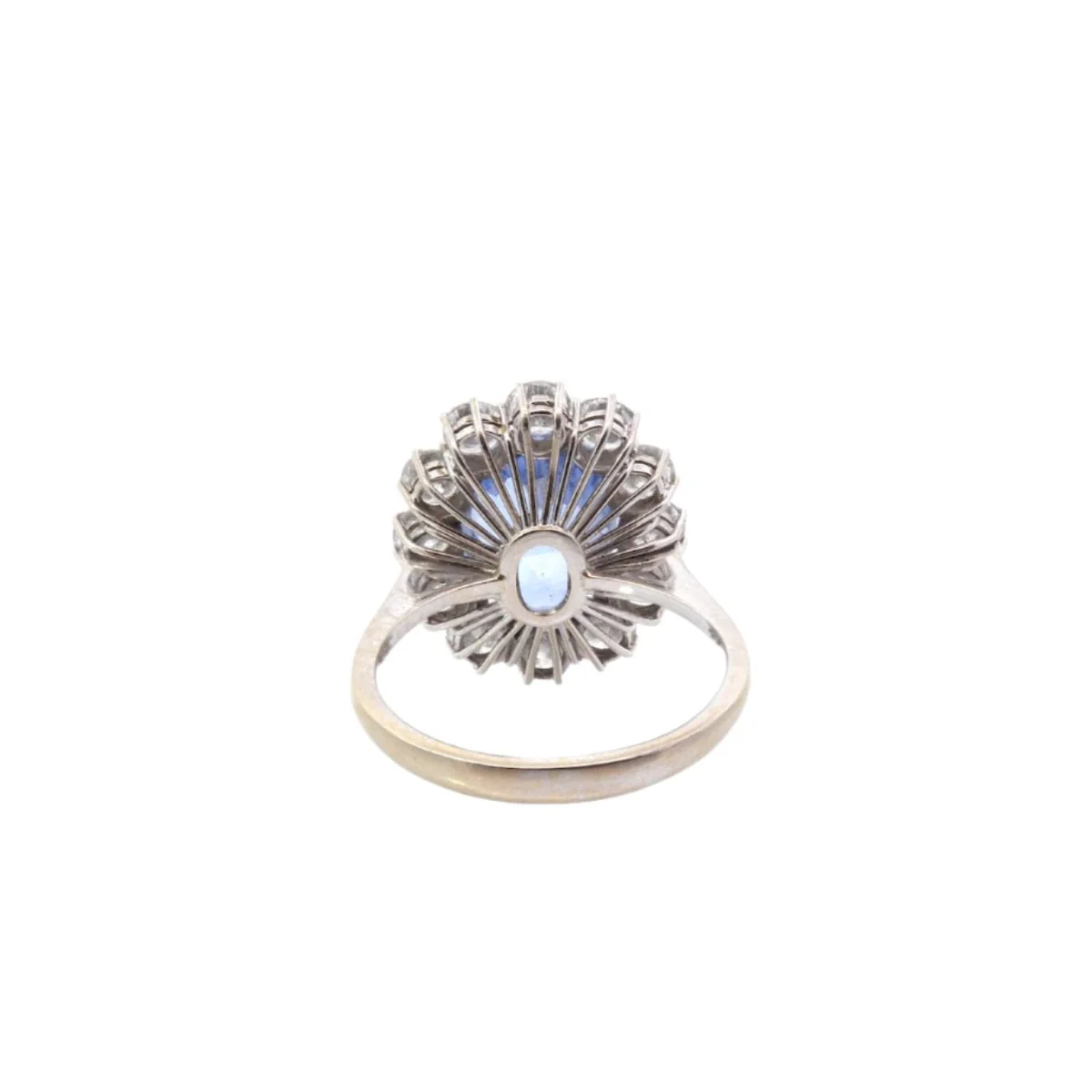 Bague Marguerite en or blanc, saphir et diamants - Image 4