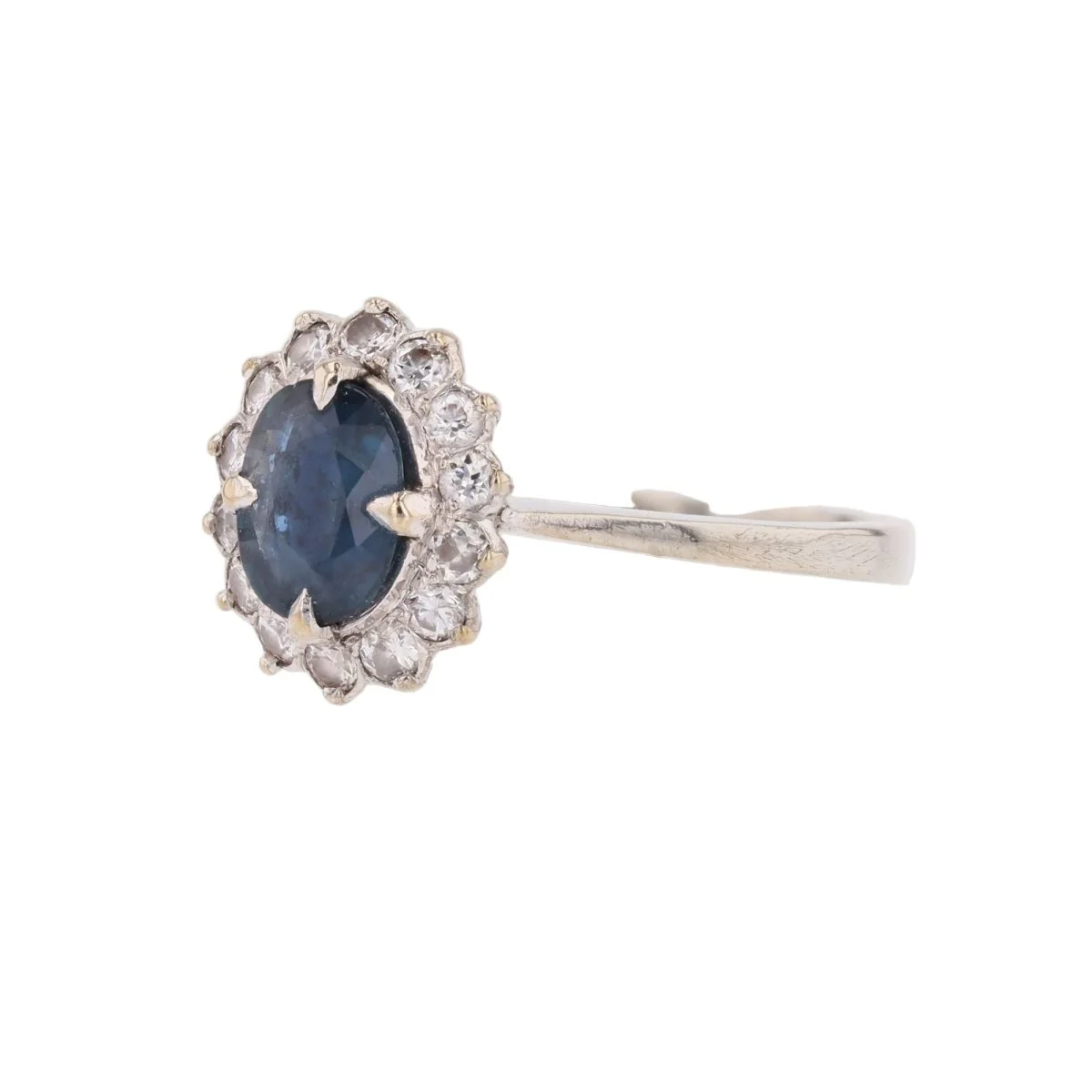Bague Marguerite en or blanc, saphir et diamants - Image 3