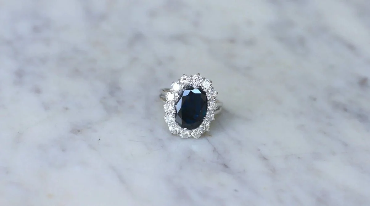 Bague Marguerite Saphir Entourage Diamants Or Blanc - Image 2