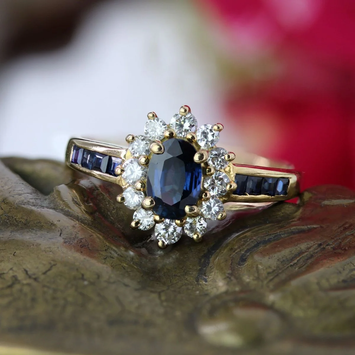 Bague marguerite en or jaune, saphirs et diamants - Image 3