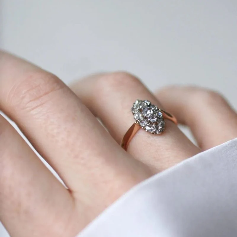 Bague Marquise en or rose, platine et diamants - Image 2