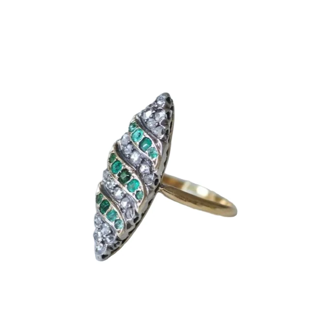 Bague Marquise en or jaune, argent, émeraudes et diamants - Image 4