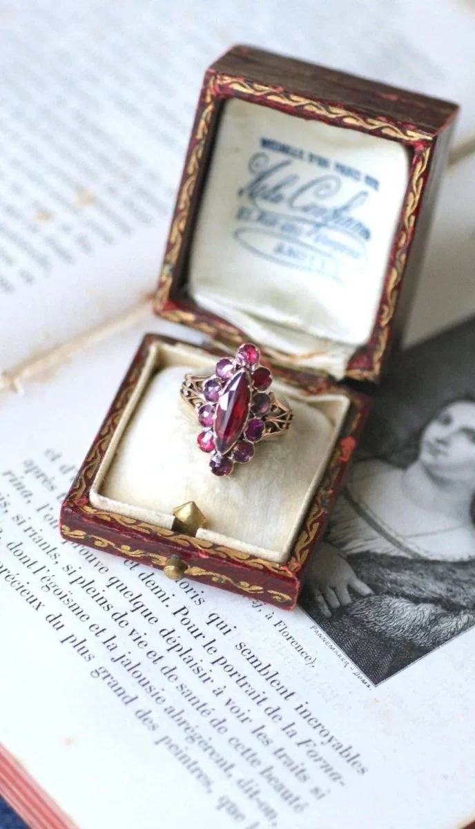 Bague Marquise Ancienne Or Rose et Grenats de Perpignan