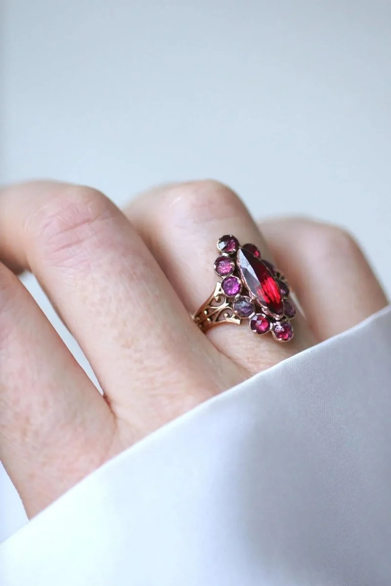 Bague Marquise Ancienne Or Rose et Grenats de Perpignan - Image 2