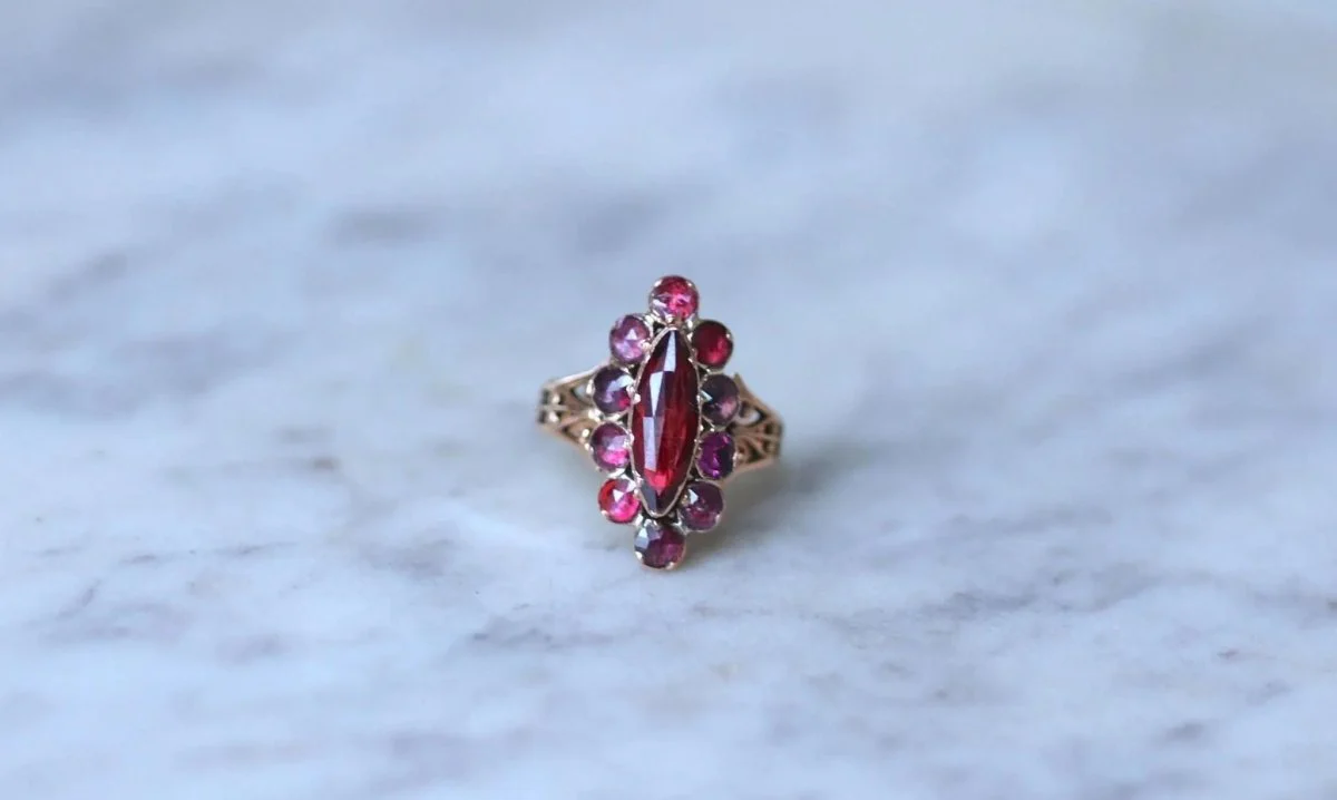 Bague Marquise Ancienne Or Rose et Grenats de Perpignan - Image 3