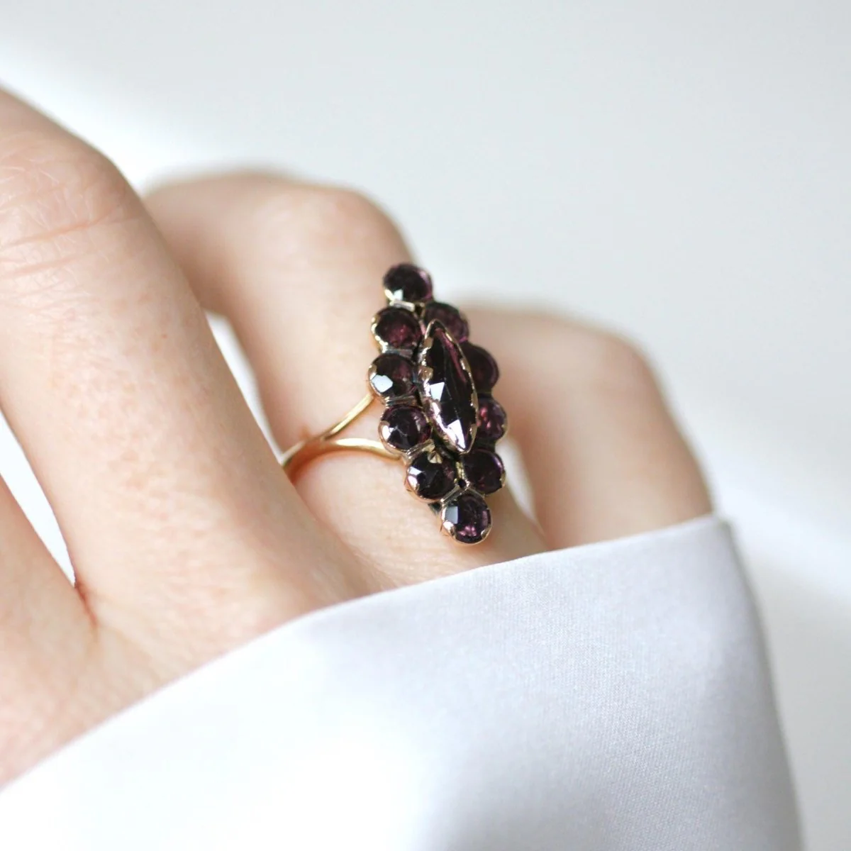 Bague Marquise en or rose et grenats - Image 2