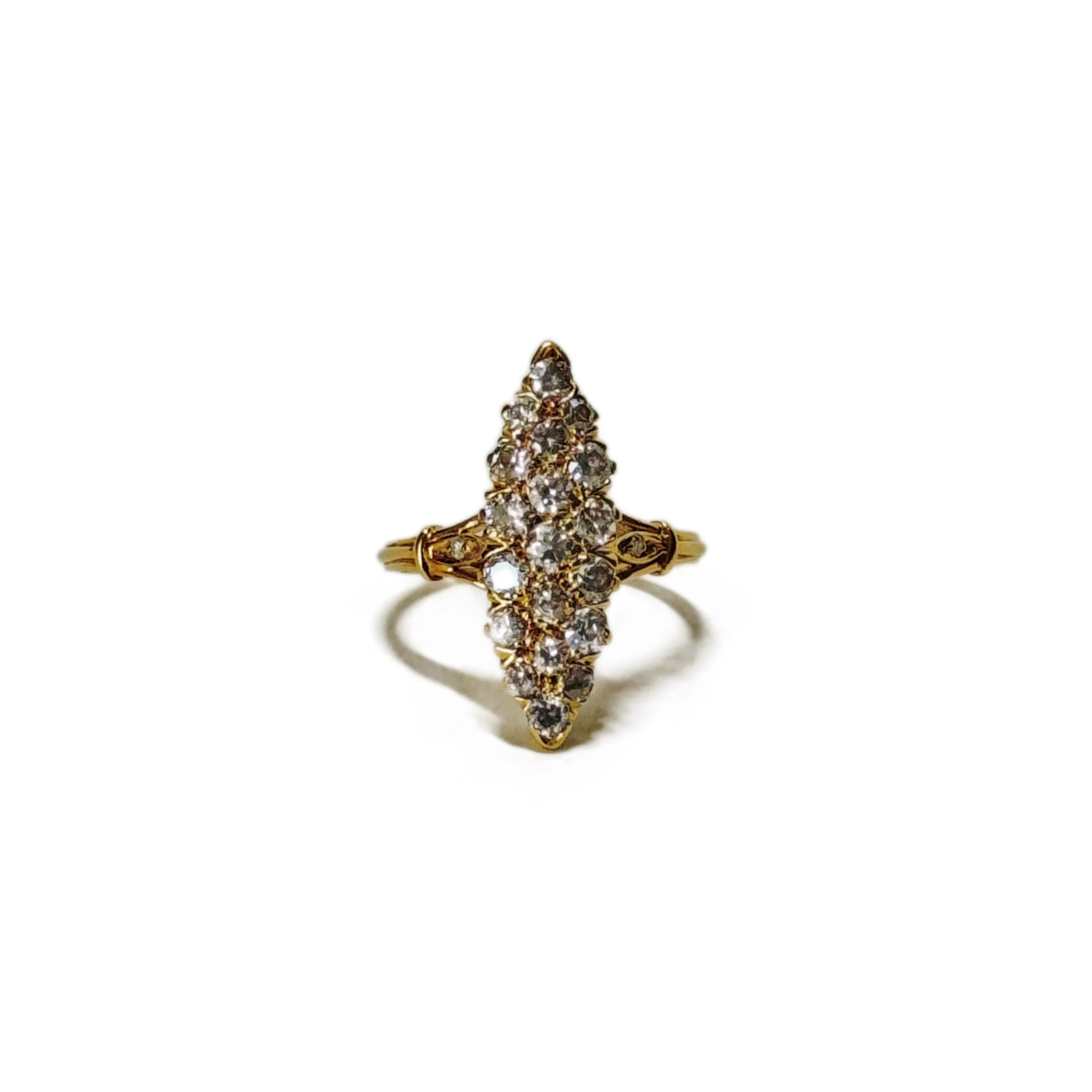 Bague marquise en or jaune et diamants