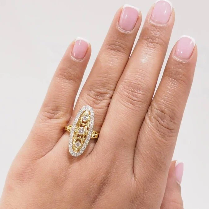Bague Marquise en or jaune, or blanc et diamants - Image 2