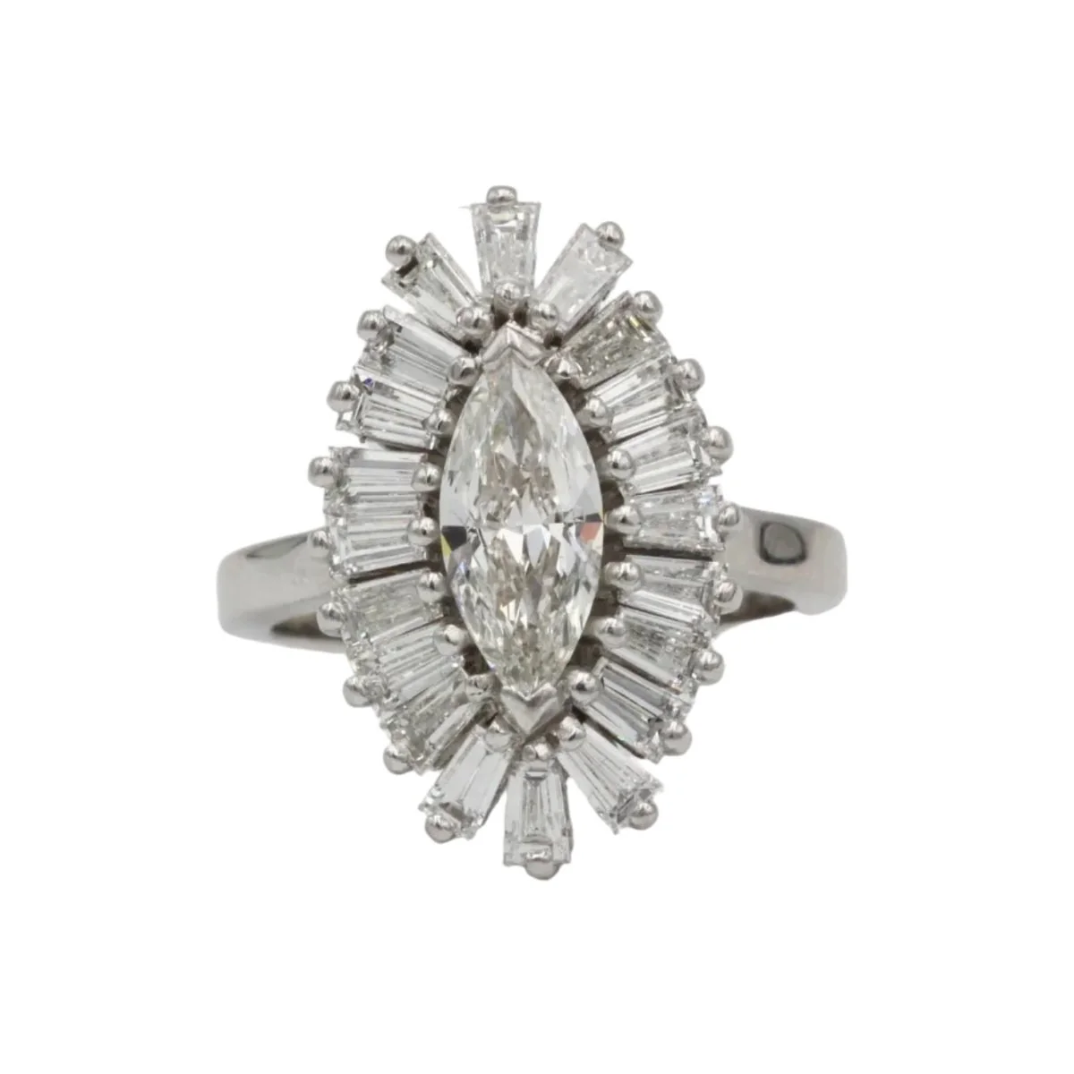 Bague Marquise en or blanc et diamants
